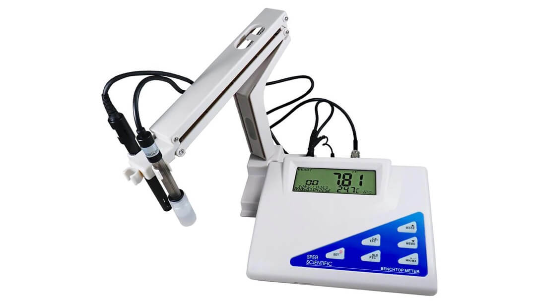 Máy đo chất lượng nước 860033 Sper Scientific - Tay giữ cảm biến đo.