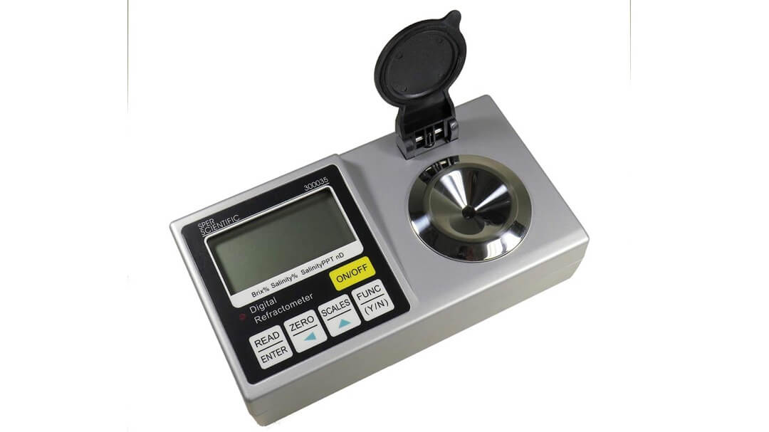 Khúc xạ kế đo độ ngọt, độ mặn 300035 - Khay nhận mẫu - Sper Scientific.